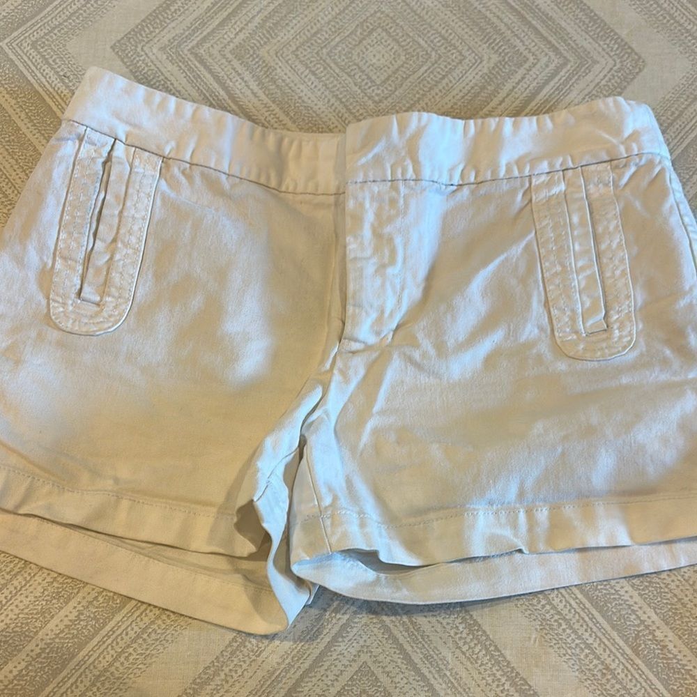 Gap Women's White Stretch Shorts - Size 4